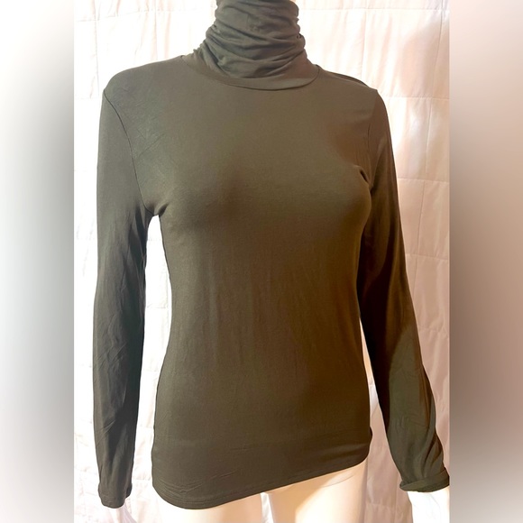Kosmios Olive Turtleneck BRAND NEW - Picture 1 of 5
